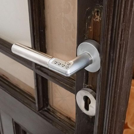 פראג Apartments In Mala Strana - 10 Minutes From Charles Bridge מראה חיצוני תמונה