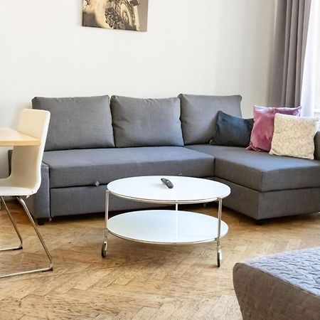 פראג Apartments In Mala Strana - 10 Minutes From Charles Bridge מראה חיצוני תמונה