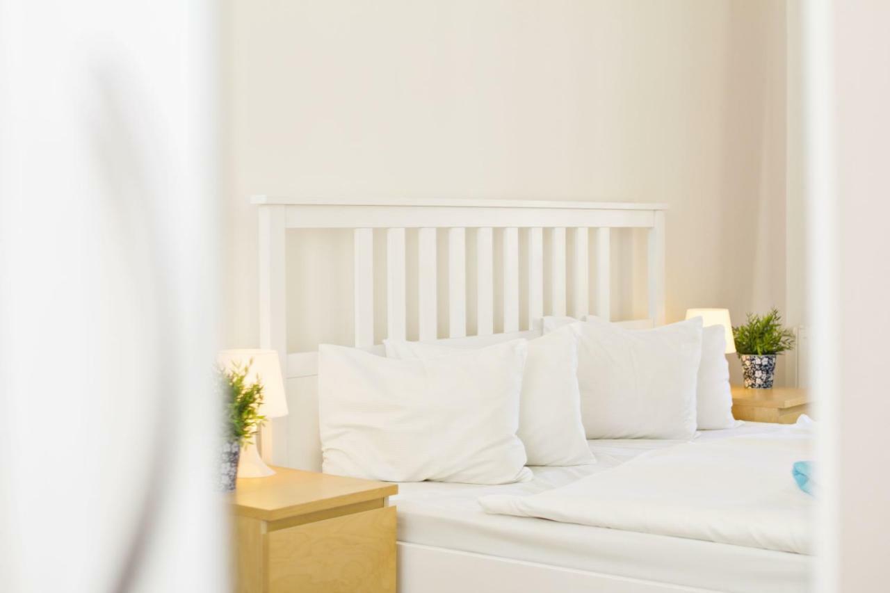פראג Apartments In Mala Strana - 10 Minutes From Charles Bridge מראה חיצוני תמונה