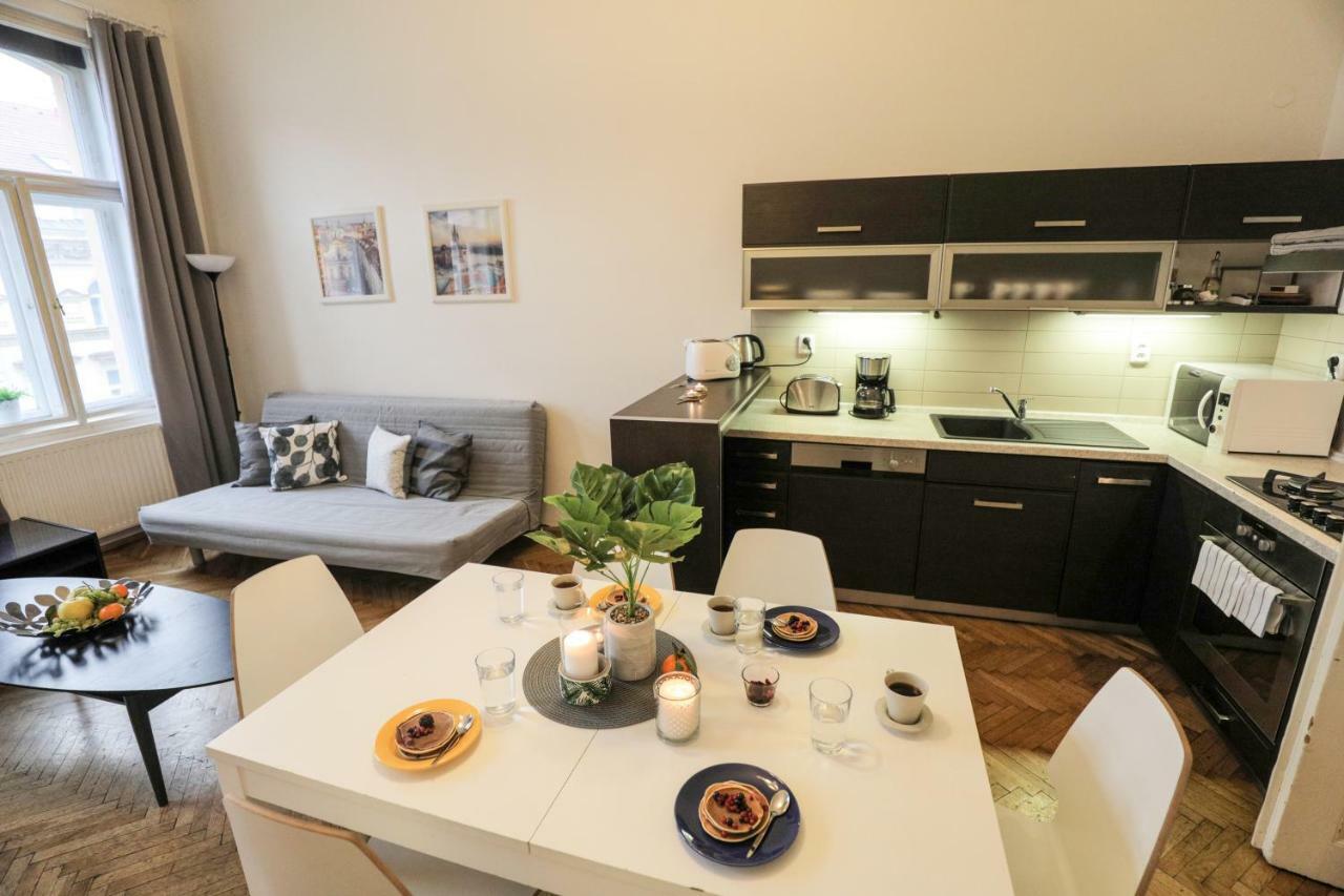 פראג Apartments In Mala Strana - 10 Minutes From Charles Bridge מראה חיצוני תמונה